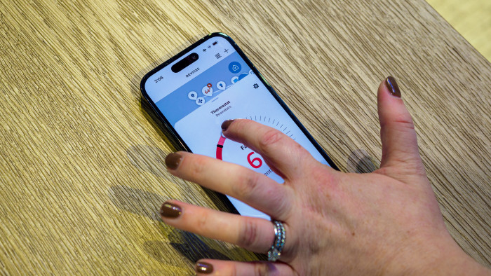 Nicht lange nach dem richtigen Thermostat suchen: In Map View drückt man auf den virtuellen Aufstellort und ändert die Temperatur entsprechend. (Bild: Berti Kolbow-Lehradt)