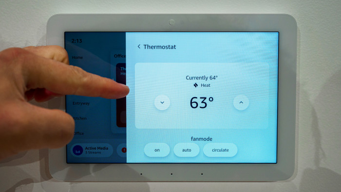Die richtige Wohlfühltemperatur am Thermostat einstellen? Klar, das geht mit dem Echo Hub auch. (Bild: Berti Kolbow-Lehradt)