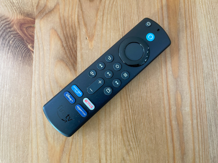Diese Fernbedienung liegt beim neuen Fire TV Stick 4K bei (Bild: Ingo Pakalski/Golem.de)