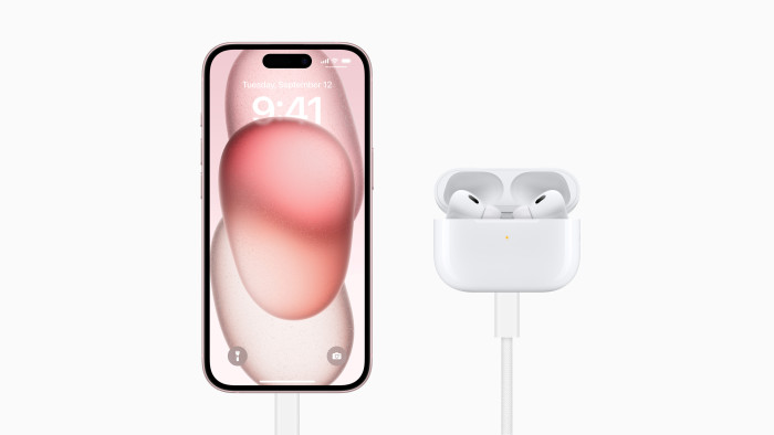 Airpods Pro 2 in der 2023er-Edition mit USB-Ladeetui (Bild: Apple)