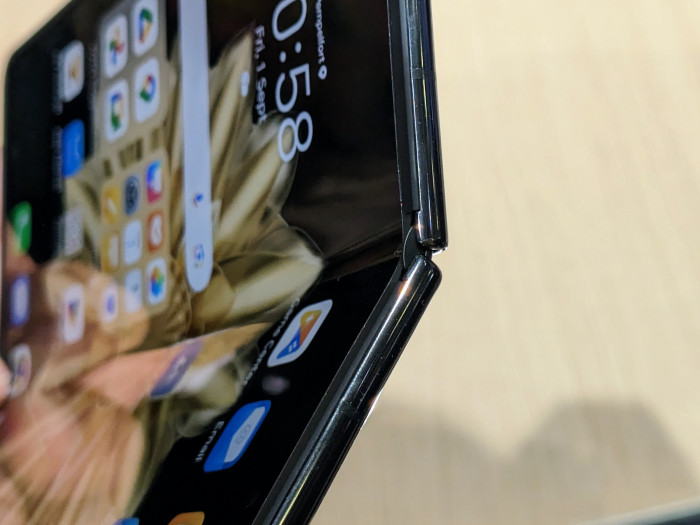 Das Scharnier von der Seite (Bild: Tobias Költzsch/Golem.de)