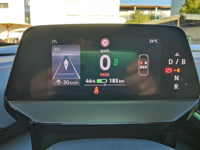 Das Fahrerdisplay soll mehr Informationen erhalten. (Foto: Friedhelm Greis/Golem.de)