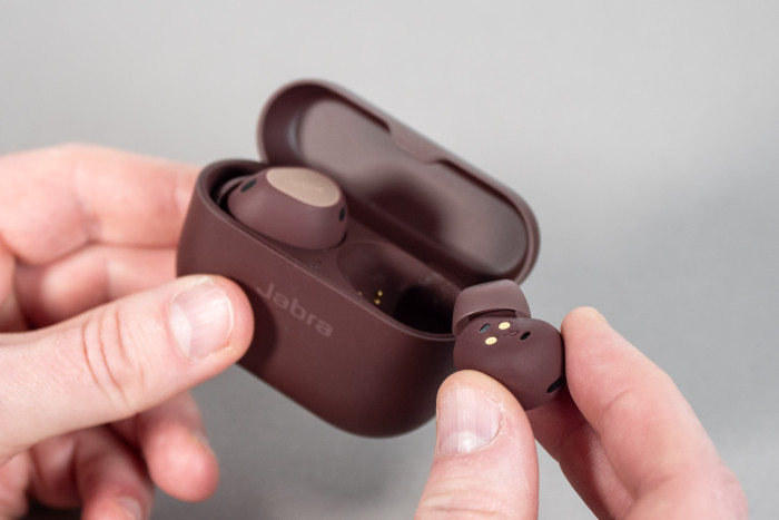 Die Elite 10 lassen sich bequem entnehmen und einsetzen. (Bild: Martin Wolf/Golem.de)