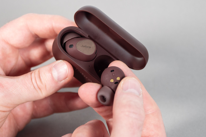 Die Elite 10 lassen sich bequem entnehmen und einsetzen. (Bild: Martin Wolf/Golem.de)