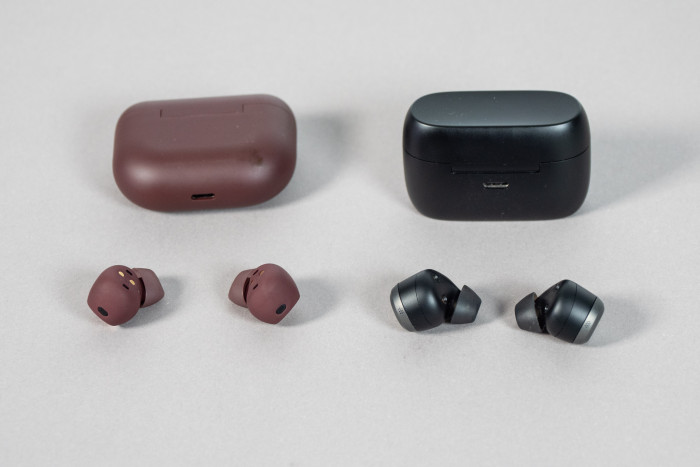 Links die Elite 10, rechts daneben die Elite 85t von Jabra (Bild: Martin Wolf/Golem.de)