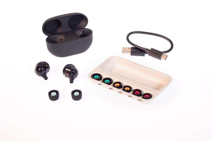 Sony markiert die Aufsätze für die WF-1000XM5 besonders vorbildlich. (Bild: Nina Völkel/Golem.de)