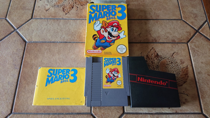 Auch wenn der Autor des Artikels seinerzeit vornehmlich die Super-Nintendo-Version von Super Mario Bros. 3 gespielt hat, schlummert auch ein Originalexemplar für das Nintendo Entertainment in seiner Sammlung. (Quelle: Nintendo/Medienagentur Plassma)