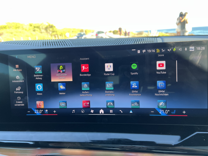 Neben Spielen können auch Videos, Fußball oder Golf geschaut werden. (Bild: Dirk Kunde)