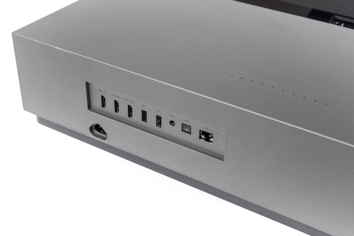 Die Anschlüsse im Überblick. (Bild: Martin Wolf/Golem.de)