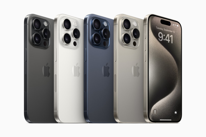 Die verfügbaren Farben des iPhone 15 Pro (Bild: Apple)