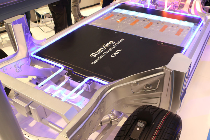 Der chinesische Batteriehersteller CATL zeigte auf der Messe seinen neuen LFP-Akku Shenxing.  (Foto: Friedhelm Greis/Golem.de)
