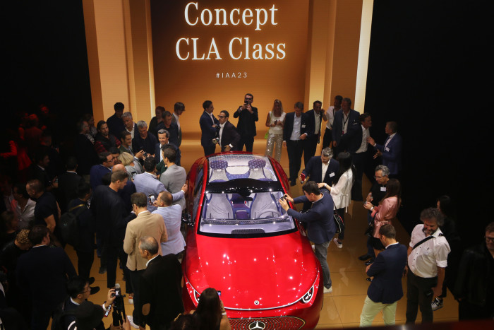 Im Innern zeigte der Hersteller die Studie Concept CLA Class, die 2025 auf den Markt kommen könnte. (Foto: Friedhelm Greis/Golem.de)