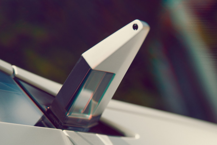 Die Konzeptstudie verf&uuml;gt &uuml;ber elektronische Au&szlig;enspiegel. (Foto: BMW)