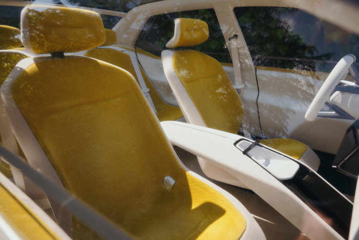 Auch im Innern sollen recycelte Materialen zum Einsatz kommen. (Foto: BMW)