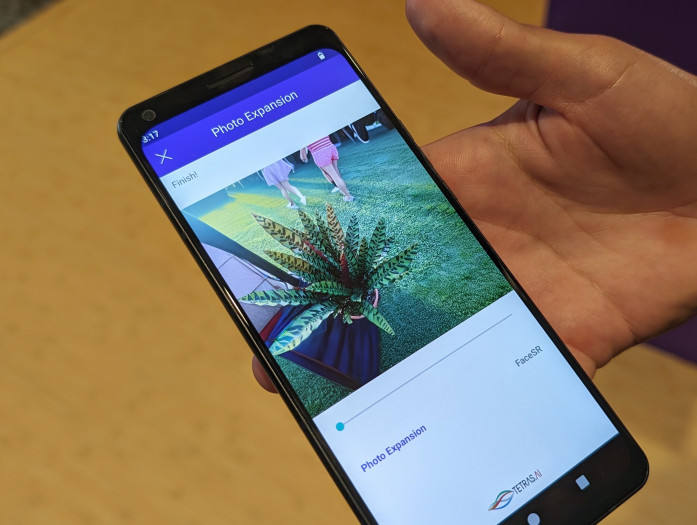 Die Füße der Personen sind aber fehlerhaft. (Bild: Tobias Költzsch/Golem.de)