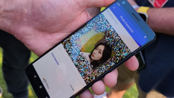Ergänzt Photo Expansion ein Foto, erscheint ein Rahmen um das Bild. (Bild: Tobias Költzsch/Golem.de)