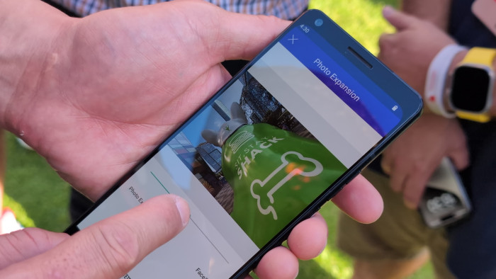 Dieses Motiv einer Hundestatue ...