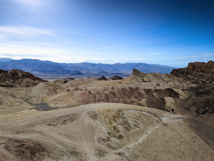 ... Der Magic Editor bastelt einen komplett neuen Himmel - was man an den Bergen im Hintergrund erkennen kann. (Bild: Tobias Költzsch/Golem.de)