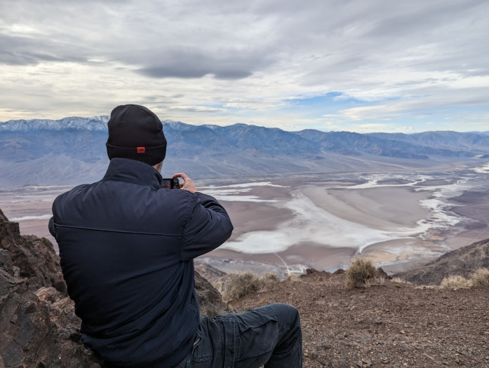 Für unseren Geschmack könnte die Person in diesem Foto etwas weiter am Rand sitzen. (Bild: Tobias Költzsch/Golem.de)