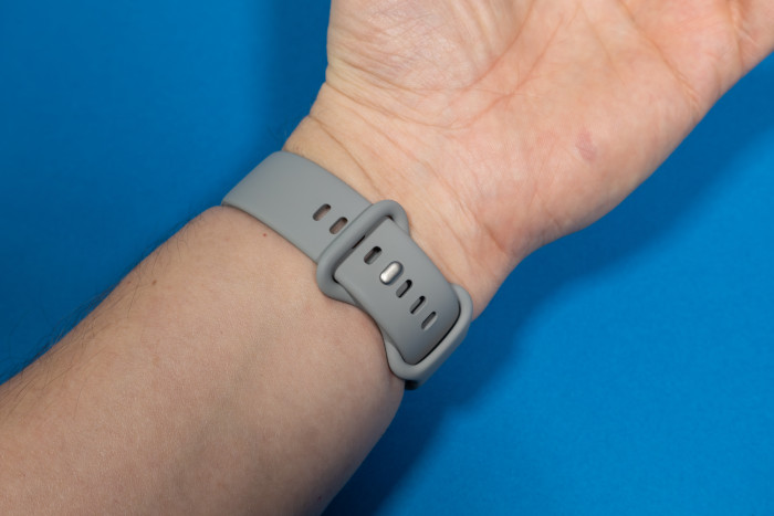 Das Silikonarmband der Pixel Watch 2 (Bild: Tobias Költzsch/Golem.de)