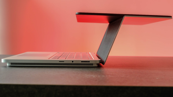 Surface Laptop Studio 2 (Bild: Oliver Nickel/Golem.de)