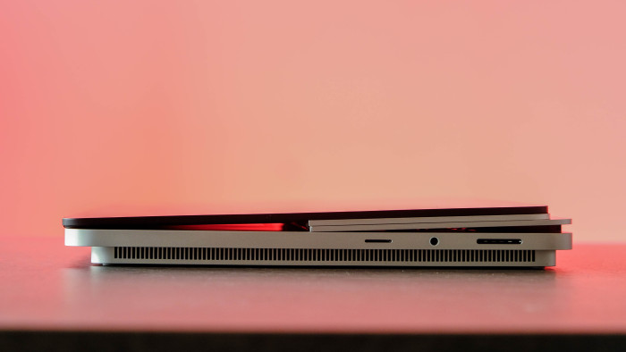 Surface Laptop Studio 2 (Bild: Oliver Nickel/Golem.de)