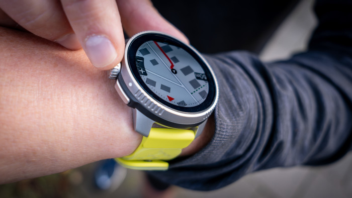 Beim Navigieren lässt sich der Kartenausschnitt mit der Drehlünette vergrößern und verkleinern. (Bild: Steinlechner/Golem.de)