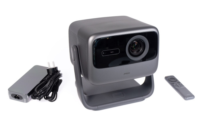 Der Jmgo N1 Ultra 4K mit Zubehör (Bild: Martin Wolf/Golem.de)