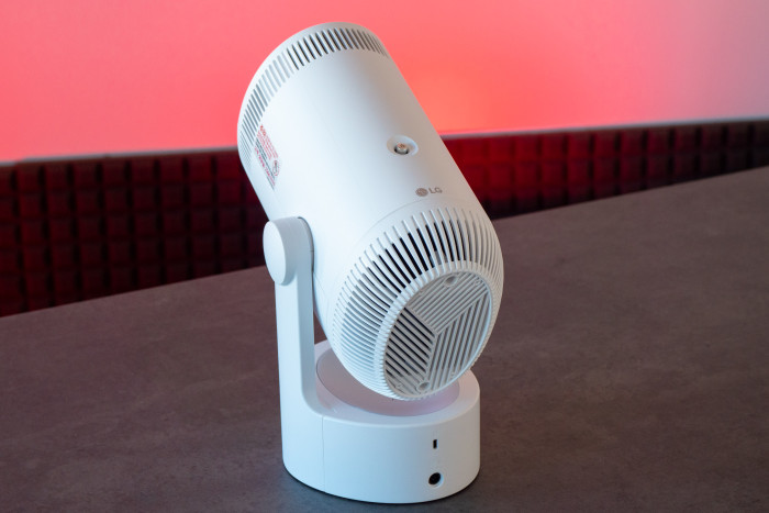 Er könnte auch als Scheinwerfer durchgehen - LG hat dafür sogar eine Funktion ins System integriert. (Bild: Martin Wolf/Golem.de)