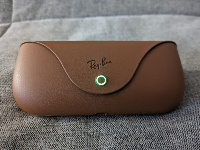 Das Ladeetui für Metas Ray-Ban Smartglasses.