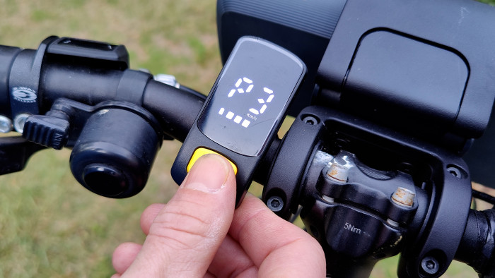 Das Display ist gut ablesbar, bietet aber nicht viele Informationen. (Bild: Martin Wolf/Golem,de)