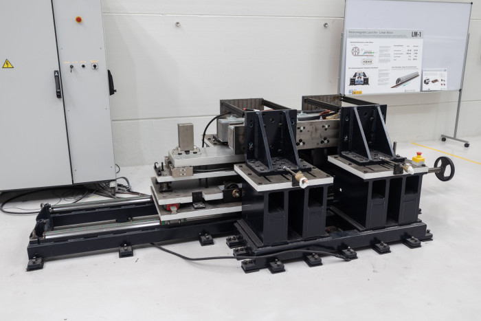 Der Linearmotor soll die Kapseln auf Reisegeschwindgikeit beschleunigen. (Bild: Werner Pluta/Golem.de)