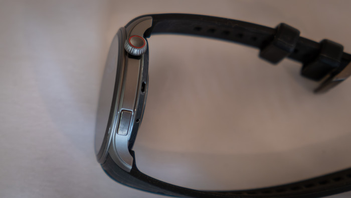 Die Drehlünette und die einige echte Taste befinden sich rechts. (Bild: Steinlechner/Golem.de)