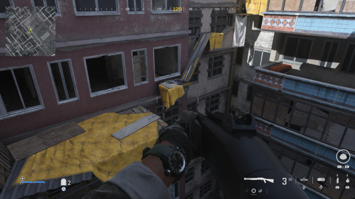 In Sankt Petersburg kämpfen wir in einem verfallenen Gebäudekomplex. (Bild: Activision/Screenshot: Golem.de)