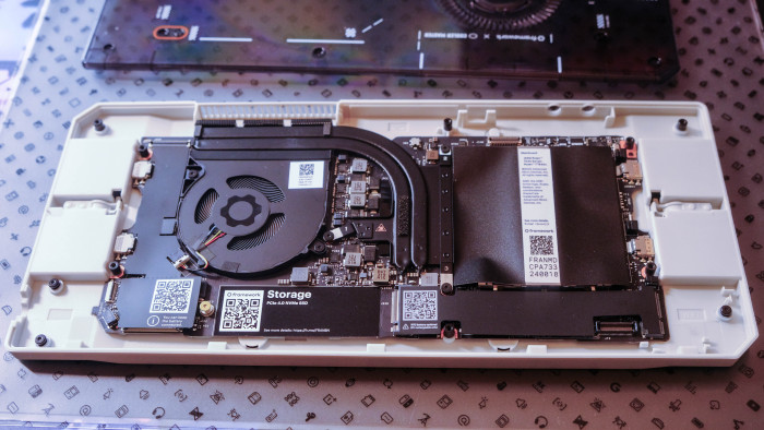 Framework Mainboard (AMD) und Cooler Master Case (Bild: Oliver Nickel/Golem.de)