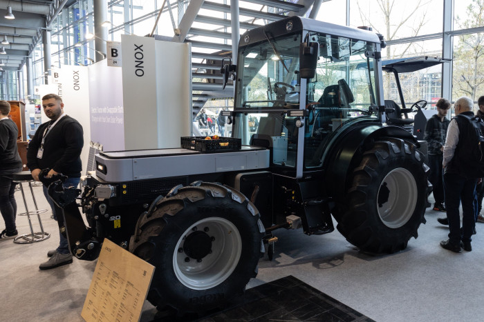 Elektro-Traktor mit Ladeturbo: Er hat massig Vorteile gegenüber  Diesel-Maschinen - EFAHRER.com