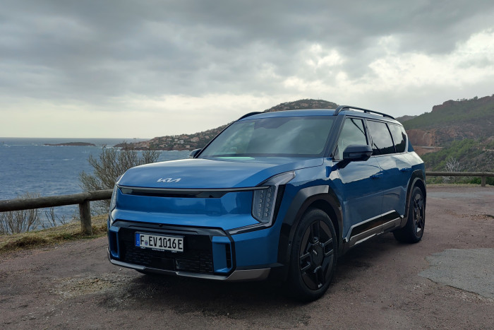 Der Kia EV9 ist ein auffälliges Elektro-SUV mit vielen praktischen Funktionen. (Foto: Friedhelm Greis/Golem.de)