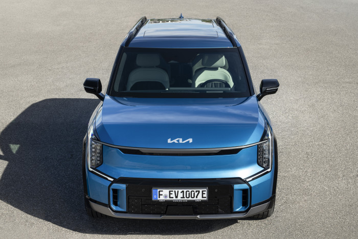 Mit 1,98 m ist der EV9 exakt so breit wie der ID.Buzz von VW. (Foto: Kia)