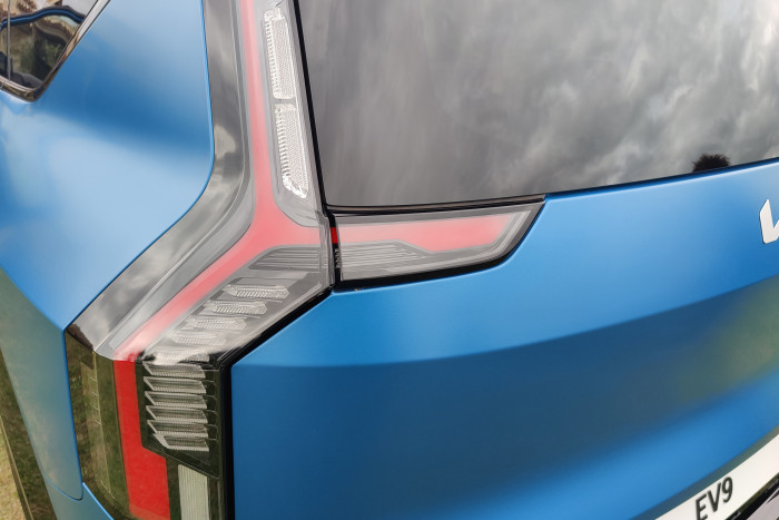 Das Design der Rückleuchten soll einem Sternbild nachempfunden sein. (Foto: Friedhelm Greis/Golem.de)