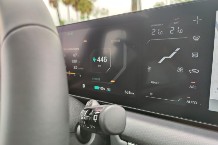 Die Klimatisierung hat einen eigenen kleinen Bildschirm erhalten. (Foto: Friedhelm Greis/Golem.de)