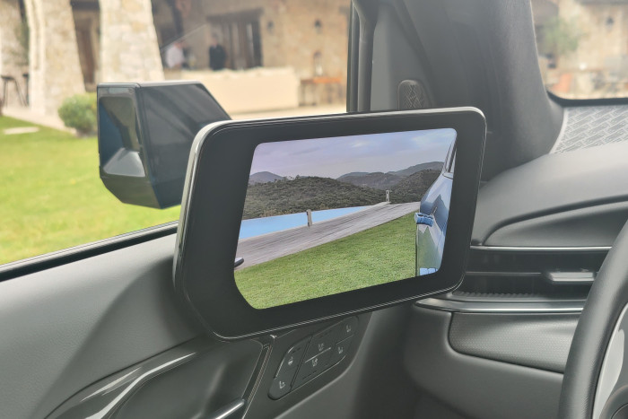 Gegen Aufpreis gibt es digitale Außenspiegel. (Foto: Friedhelm Greis/Golem.de)