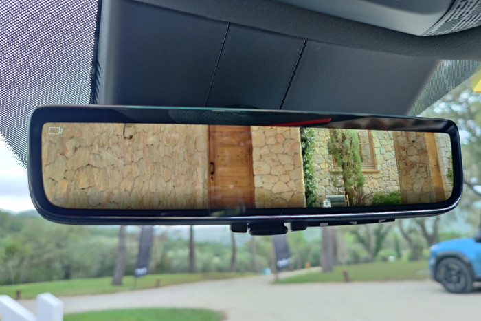 Ein digitaler Innenspiegel ist ebenfalls bestellbar. (Foto: Friedhelm Greis/Golem.de)