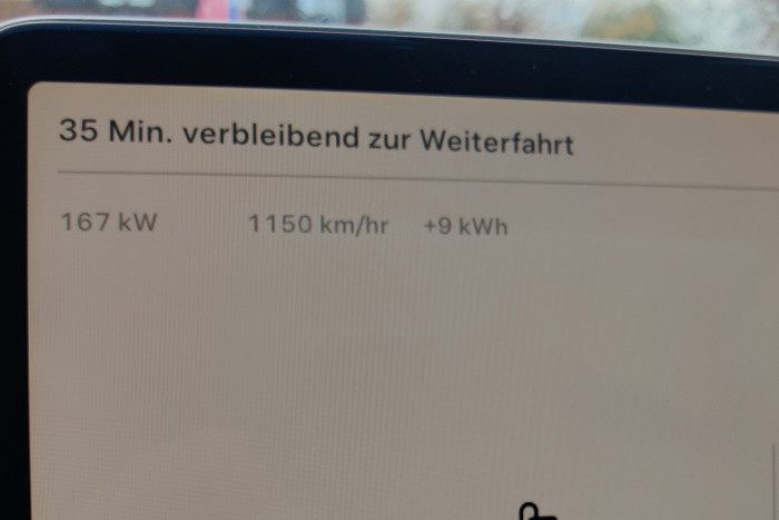 An einer anderen Säule, mit niedrigerem Akkustand, lag die Ladeleistung bei 168 kW. (Foto: Friedhelm Greis/Golem.de)