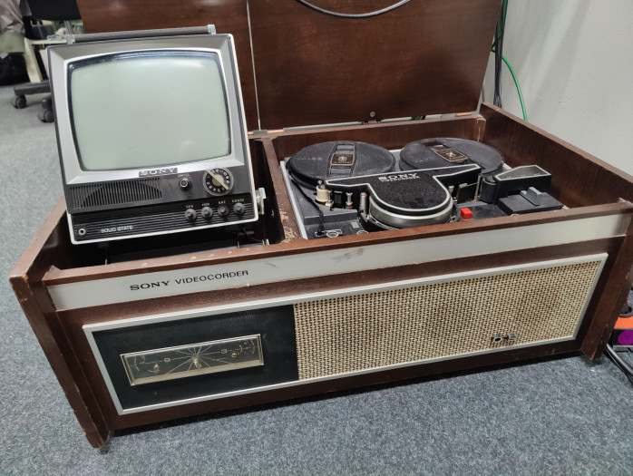 Sonys frühe Videotruhe nutzt ein offenes Bandformat. (Bild: Martin Wolf/Golem.de)