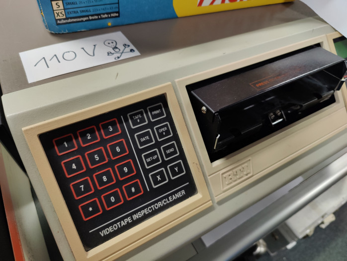 Ein Reinigungsgerät für Videobänder. (Bild: Martin Wolf/Golem.de)