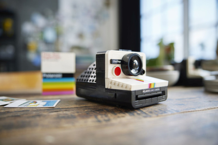 Polaroid trifft Lego-Set: Die OneStep SX-70 im Test! - COMPUTER BILD