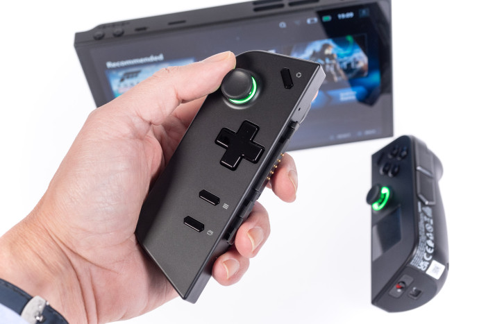 Die Controller sind abnehmbar. (Bild: Martin Wolf/Golem.de)