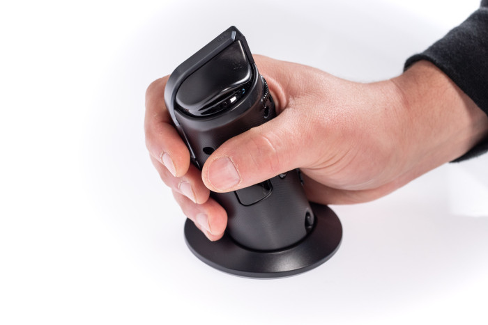 Der rechte Controller lässt sich auch als Maus benutzen. (Bild: Martin Wolf/Golem.de)