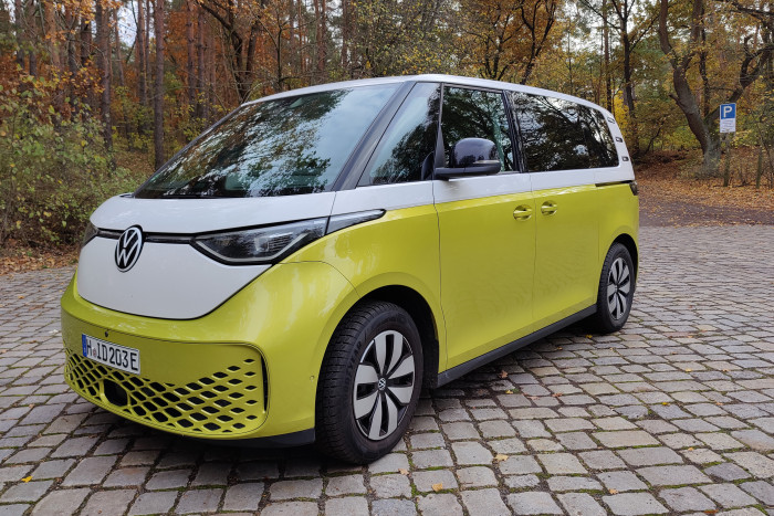 Der ID.Buzz von Volkswagen ist die elektrische Version des legendären Bulli. (Foto: Martin Wolf/Golem.de)