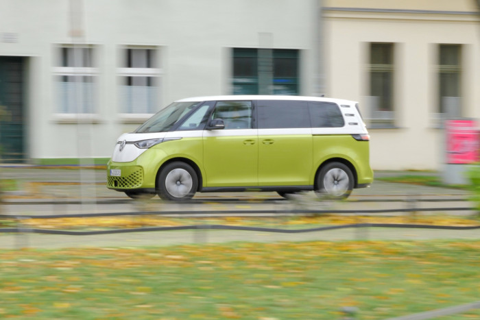 Der 150-kW-Motor beschleunigt den ID.Buzz in 10,2 Sekunden von null auf 100 km/h. (Foto: Martin Wolf/Golem.de) 